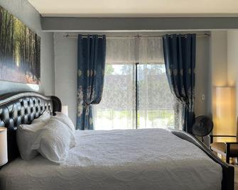 A. Central Scottsdale 1B1B Condo in Quiet community - Scottsdale - Bedroom