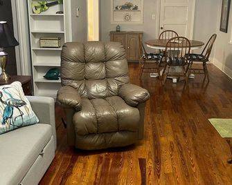 Quaint rural downtown community close to springs, 3 rivers, biking & equestrian - Live Oak - Huiskamer