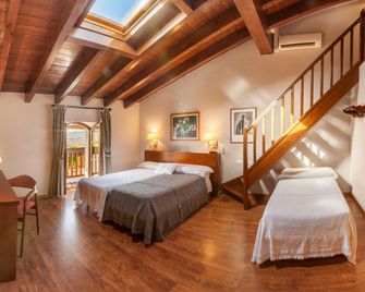 Hotel Fonda Merce - Llivia - Bedroom