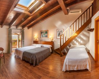Hotel Fonda Merce - Llivia - Bedroom