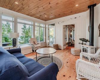 Michael's Luxury Cottage On Bruce Trail Starlink - Lion's Head - Sala de estar