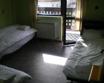 Family Hotel Balkana - Apriltsi (Lovech) - Bedroom