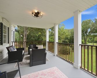 Private 18-Acre Texas Retreat with Pool and Bass Pond - Dayton - Balcón