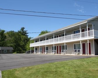 Coast Village Inn - Wells - Gebäude