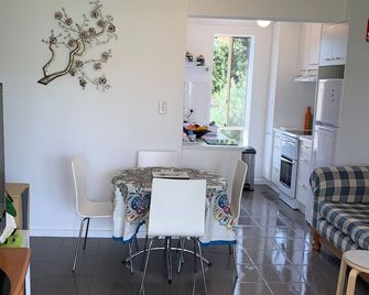 Relax On Bingham - Goolwa - Dining room