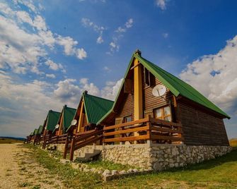 2 Bedroom Holiday Chalet With Views + Log Fire - Žabljak - Bâtiment