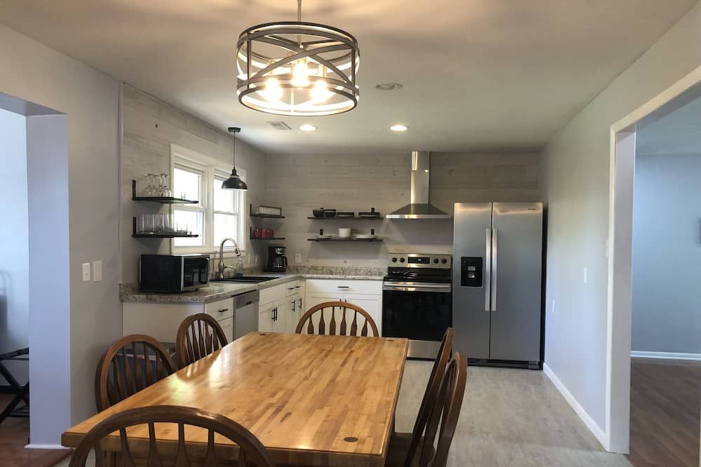 Sunrise Ridge is close to Blue Holler, Mammoth Cave and Nolin Lake! - Mammoth Cave - Kitchen
