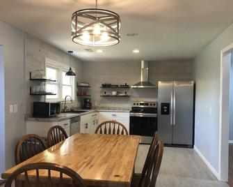 Sunrise Ridge is close to Blue Holler, Mammoth Cave and Nolin Lake! - Mammoth Cave - Kitchen