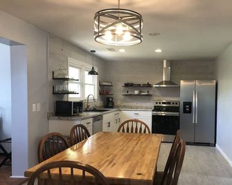 Sunrise Ridge is close to Blue Holler, Mammoth Cave and Nolin Lake! - Mammoth Cave - Kitchen