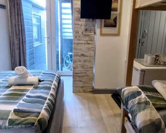 OYO Shore Surf Lodge - Newquay - Bedroom