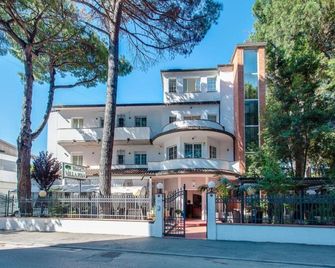 Hotel Villa Pina - מילאנו מריטימה - בניין