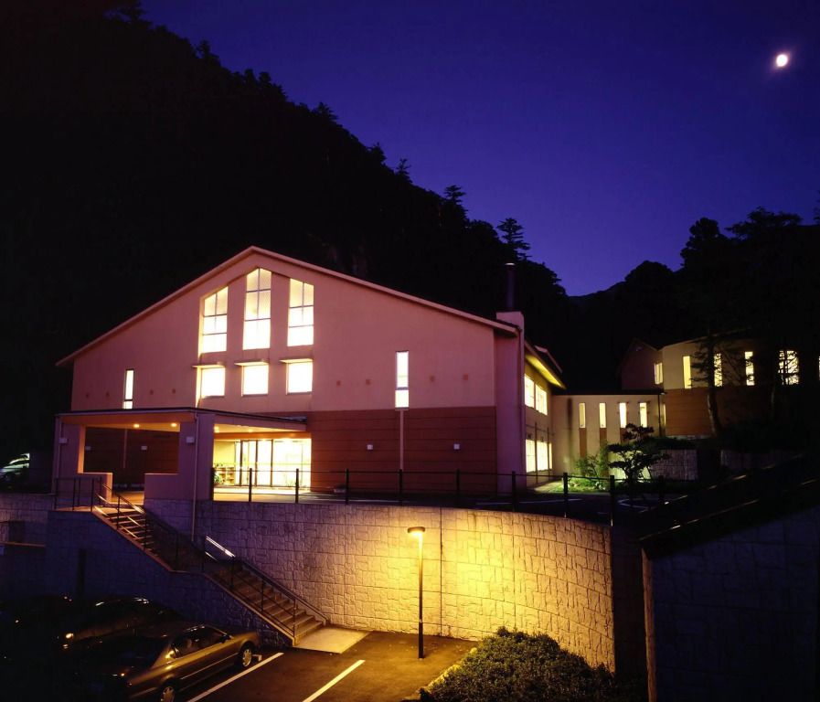 هوتل دايسن شيروغاني