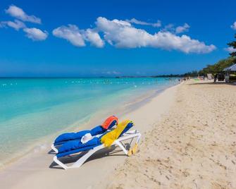 Legends Beach Resort - Negril - Beach