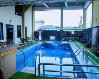 Zoey International Hotels Ltd - Owerri - Piscina