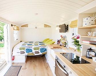 Shepherd Hut Farm Dress - Buckingham