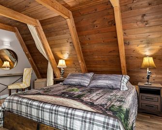 Secluded Luxury Cabin with Hot Tub & Cozy Firepit Stay in Murray, Kentucky - Murray - Ložnice