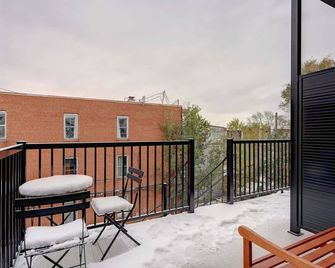 Glamorous getaway | Subway nearby | Parking () - Montreal - Balcony
