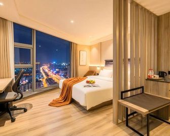 Huating Four Seasons Hotel (Qingdao North Station Heilongjiang Middle Road) - Qingdao - Makuuhuone