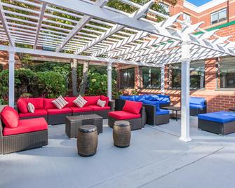 Holiday Inn Express Naperville - Naperville - Patio