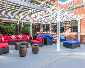 Holiday Inn Express Naperville By IHG - Naperville - Terasa