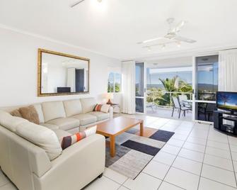 Bali Hai Apartments Noosa - Noosa Heads - Living room