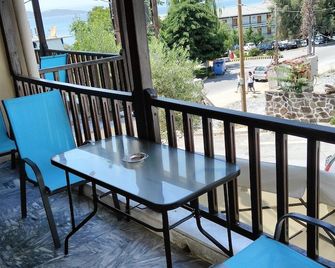 Prosforio - Ουρανούπολη - Μπαλκόνι