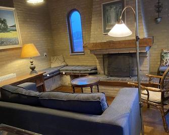 Quaint Mansion in Oploo with Terrace - Oploo - Sala de estar