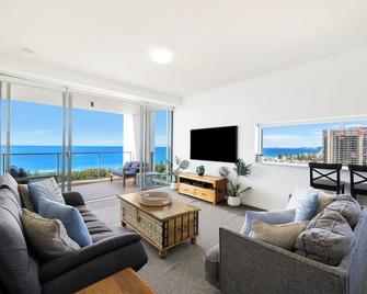 Ocean Pacific Resort - Broadbeach - Living room