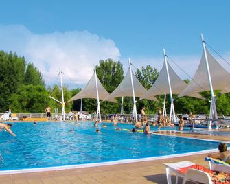 Happy Camp mobile homes in BalatonTourist Füred Camping & Bungalows - Balatonfüred - Pool