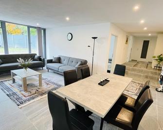 Kami Haus - Saarbruecken - Dining room
