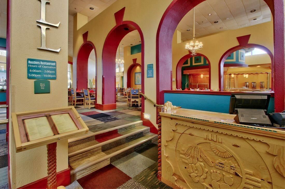 Ramada Plaza by Wyndham Albuquerque Midtown - אלבקורקי - דלפק קבלה