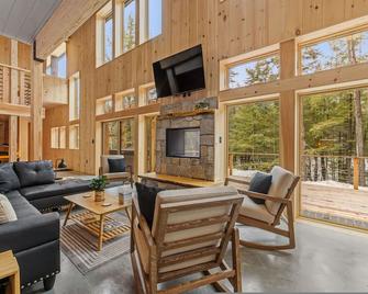 Ski Cabin w Hot Tub Gas Fireplace Near Cranmore - Conway - Salon