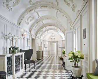 Barnett Hill Hotel - Guildford - Lobby