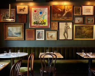 Village Center: Gracious & Spacious Retreat 'Above the Books' - Woodstock - Restaurant