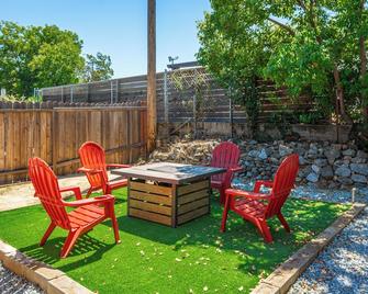 Studio on Main Street - Roseville - Patio