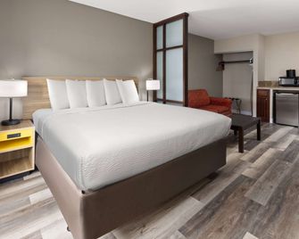 دايز إن باي ويندام جاكسون داون تاون - جاكسون - غرفة نوم