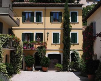B&B Casa Zia Cianetta Residenza di Campagna - Capodacqua - Building