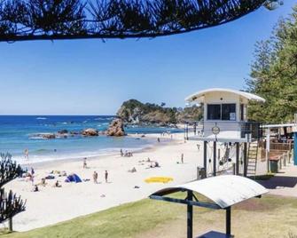 Walk to Flynns , Nobbys Beach - Tranquility amongst the Rainforest - Port Macquarie - Beach