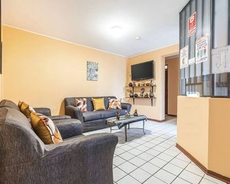Kurmi Hostel Lima Airport - לימה - סלון