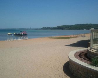 Beautiful views from Fifth Floor Suite - Traverse City - Beach