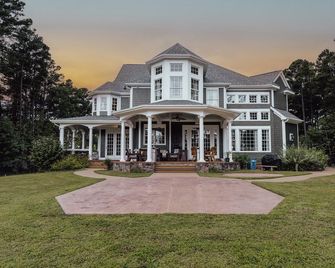Chateau d' Amour - Where Love & Luxury Meet - Wake Forest - Gebäude