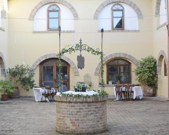 Hotel Funtana Noa - Villanovaforru - Patio