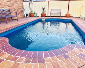 Aussie Rest Motel - Cessnock - Piscina