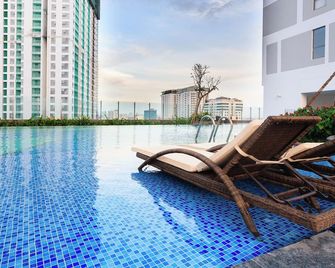 YO's Homes Rivergate Apartment Near District 1 - Ho Chi Minh City - Pool