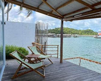Sadi Beach House - Telukbakau - Balkon