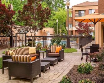 Family fun at Weaver Street Park! 3 Pet-friendly Units, FREE Parking, Pool! - Durham