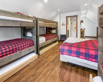 Mountain Cabin With Fireplace And Hot Tub! - Donnelly - Bedroom