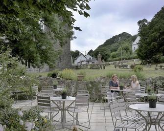 Fox And Hounds Llancarfan - ברי - פטיו