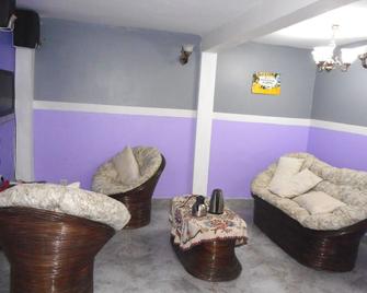 Kimis Place - Douala - Wohnzimmer