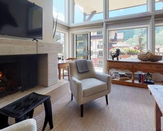 Montaneros | M410 -located in the heart of Lionshead Village - Vail - Living room